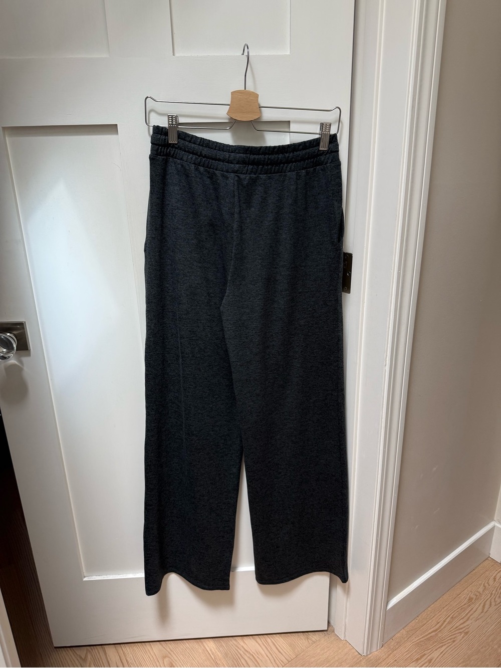 Vuori Halo Essential Wide Leg Pants Black Heather small NWOT - Picture 5 of 9